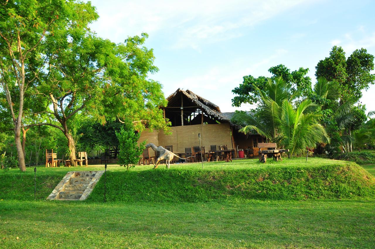 Hotel Thuduwa Camp Embilipitiya Esterno foto